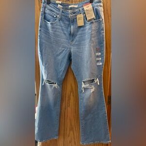 NWT Women’s Levi Flare Distressed Jeans Size 33